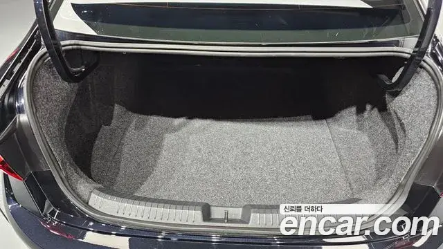 Volkswagen Jetta 2024 — ფოტო 20/32