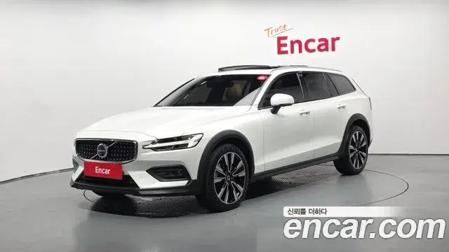 Volvo V60 Cross Country 2023 — Photo 3/20