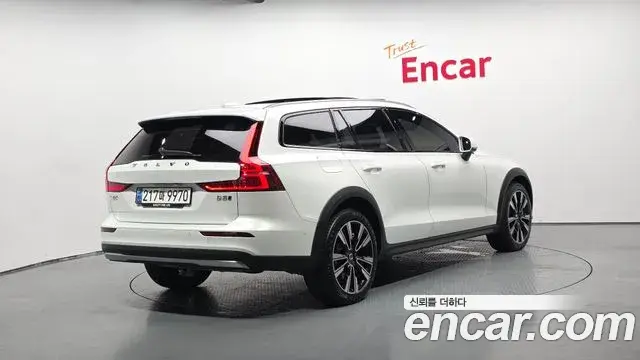 Volvo V60 Cross Country 2023 — Photo 15/20
