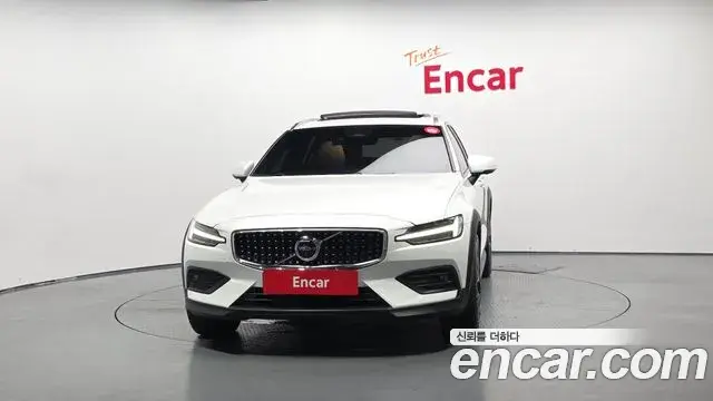 Volvo V60 Cross Country 2023 — Photo 6/20