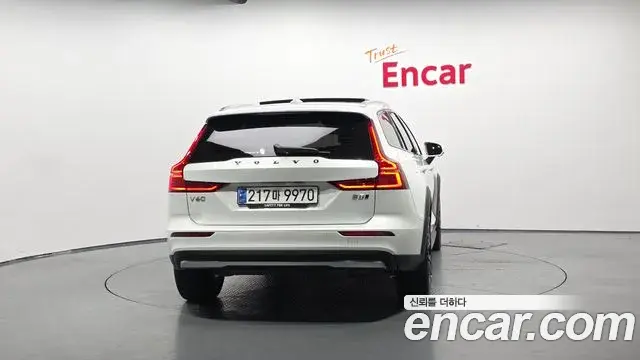 Volvo V60 Cross Country 2023 — Photo 11/20