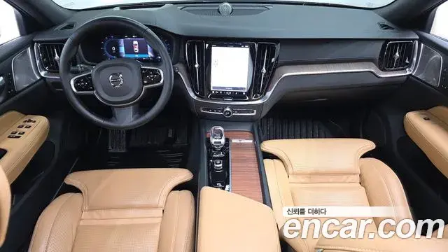 Volvo V60 Cross Country 2023 — Photo 5/20