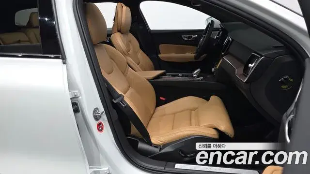 Volvo V60 Cross Country 2023 — Photo 1/20
