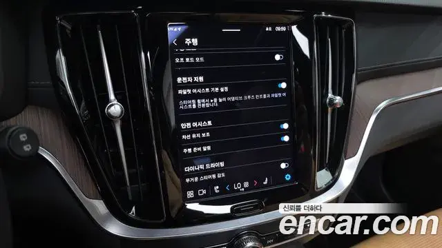 Volvo V60 Cross Country 2023 — Photo 17/20