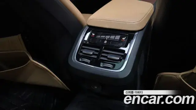Volvo V60 Cross Country 2023 — Photo 7/20