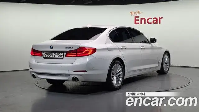 BMW 5 Series 2019 — Photo 17/20