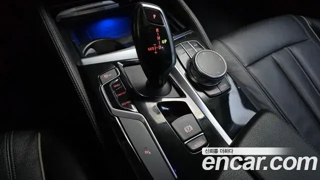 BMW 5 Series 2019 — Photo 11/20