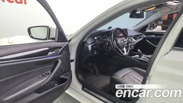 BMW 5 Series 2019 — Photo 19/20