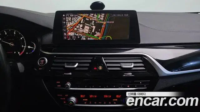 BMW 5 Series 2019 — Photo 13/20