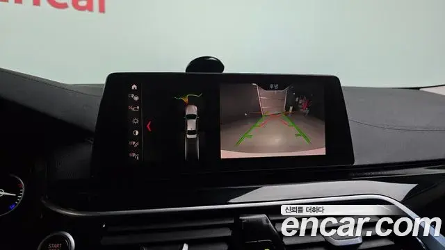 BMW 5 Series 2019 — Photo 12/20