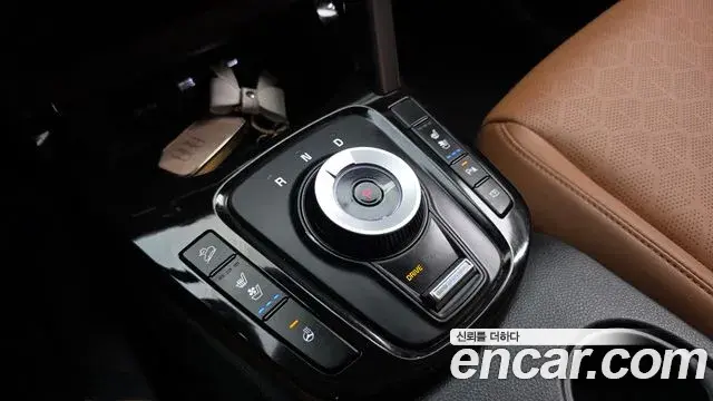 Kia Seltos 2024 — ფოტო 19/20