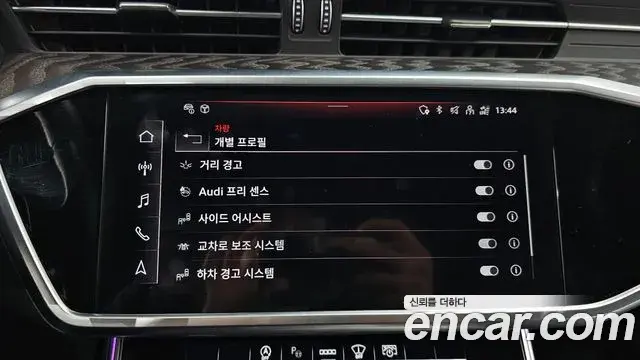Audi A6 2022 — Şəkil 17/33