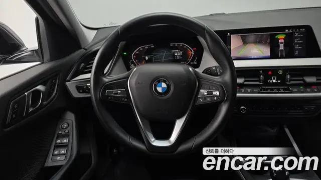 BMW 1 Series 2021 — ფოტო 8/32