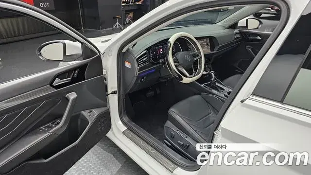 Volkswagen Jetta 2024 — Şəkil 24/31