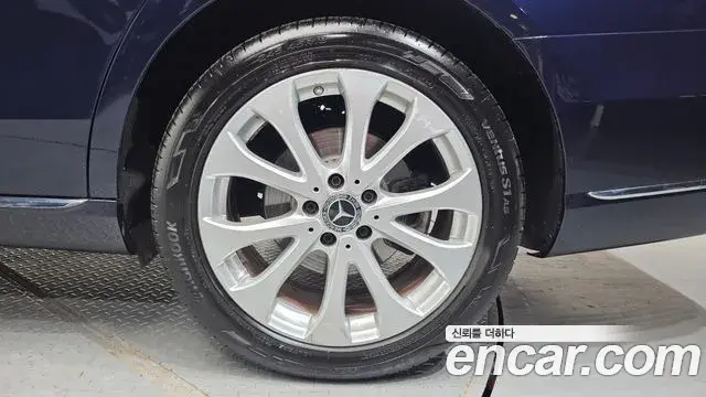 Mercedes-Benz E-Class 2019 — Şəkil 29/30