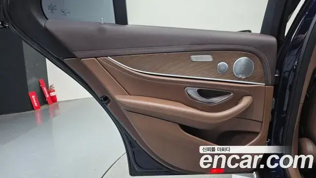 Mercedes-Benz E-Class 2019 — Şəkil 30/30