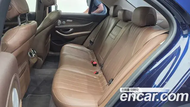Mercedes-Benz E-Class 2019 — Şəkil 18/30