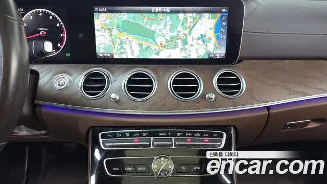 Mercedes-Benz E-Class 2019 — Şəkil 14/30