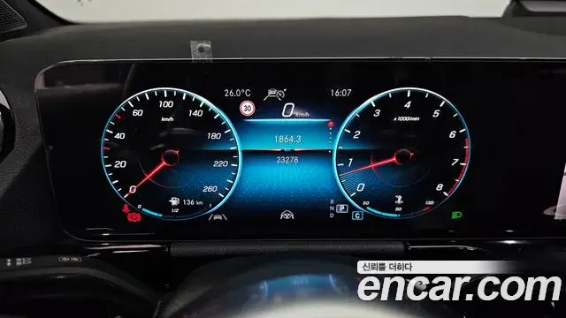Mercedes-Benz GLA-Class 2023 — Şəkil 11/30
