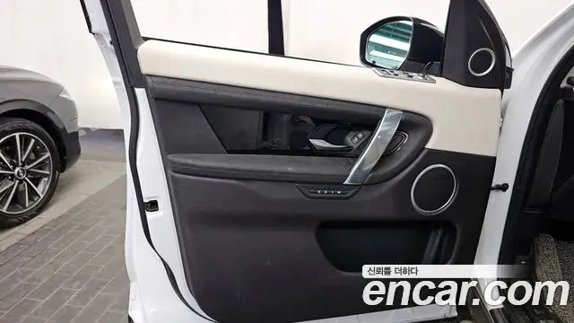Land Rover Discovery Sport 2021 — Photo 8/32