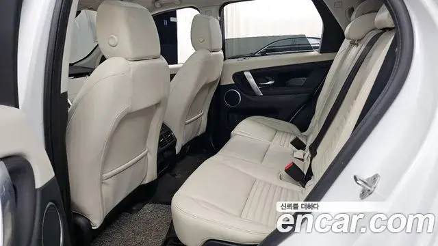 Land Rover Discovery Sport 2021 — Photo 12/32