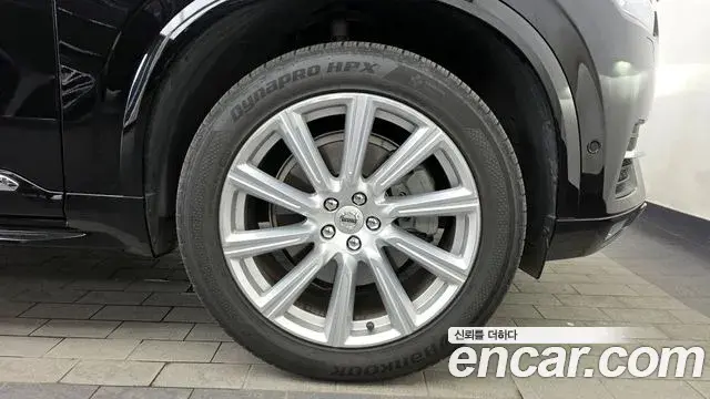 Volvo XC90 2019 — ფოტო 14/37