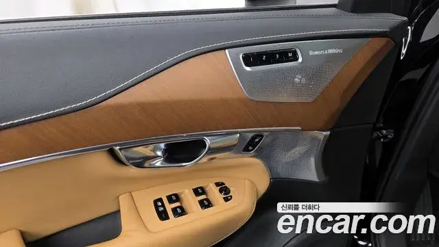 Volvo XC90 2019 — ფოტო 12/37