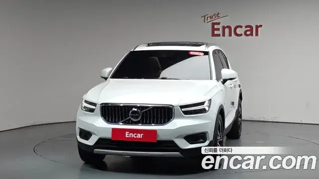 Volvo XC40 2021 — Photo 7/31