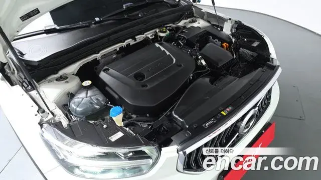 Volvo XC40 2021 — Photo 28/31