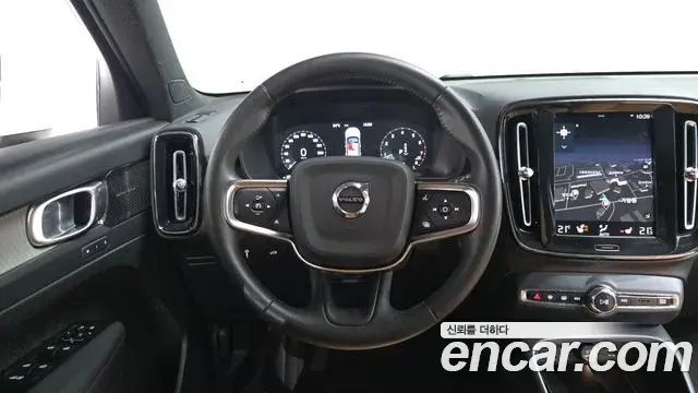 Volvo XC40 2021 — Photo 2/31