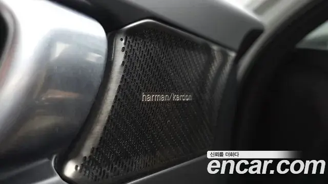 Volvo XC40 2021 — Photo 13/31