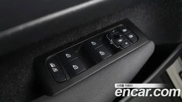 Volvo XC40 2021 — Photo 14/31
