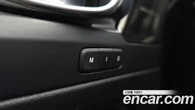 Volvo XC40 2021 — Photo 23/31