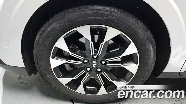 Kia Carnival 2020 — Фото 5/20
