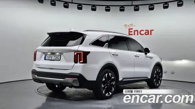 Kia Sorento 2023 — ფოტო 23/30