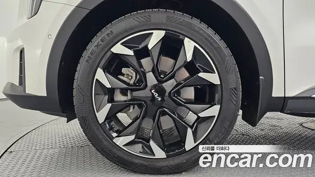 Kia Sorento 2023 — ფოტო 10/30