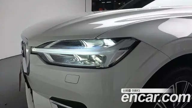 Volvo XC60 2018 — Şəkil 4/34