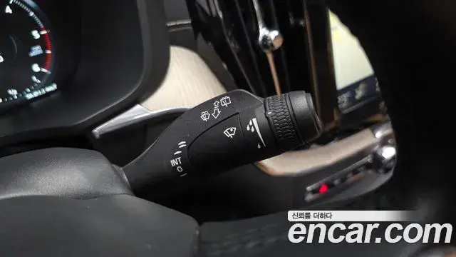 Volvo XC60 2018 — Şəkil 3/34