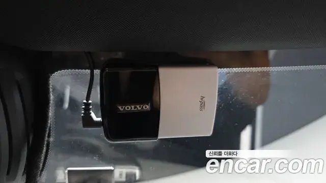 Volvo XC60 2018 — Şəkil 34/34