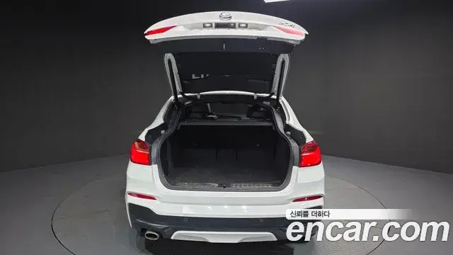 BMW X4 2018 — ფოტო 8/20