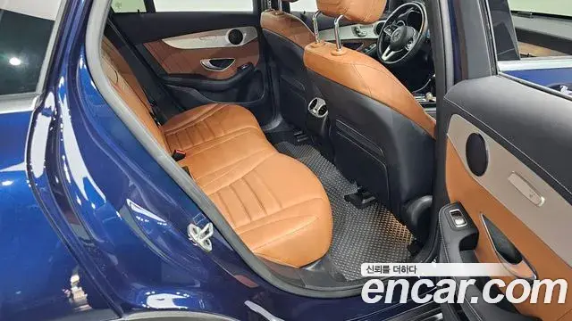 Mercedes-Benz GLC-Class 2022 — Photo 10/20