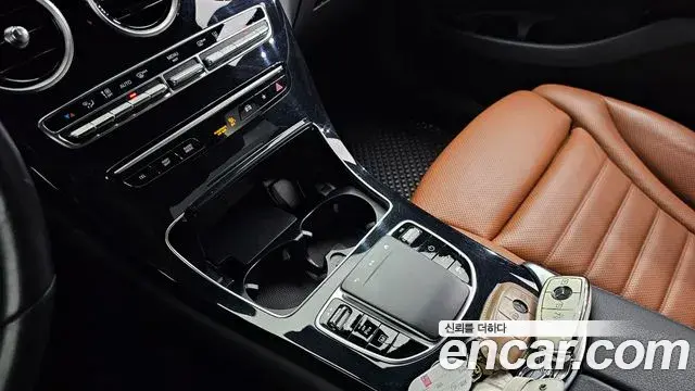 Mercedes-Benz GLC-Class 2022 — Photo 17/20