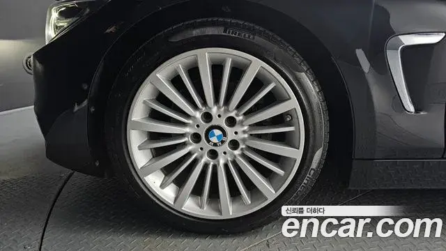 BMW 4 Series 2019 — Photo 27/33