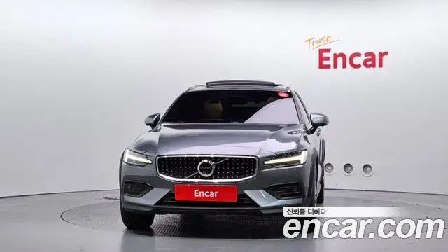 Volvo V60 Cross Country 2020 — Şəkil 15/31