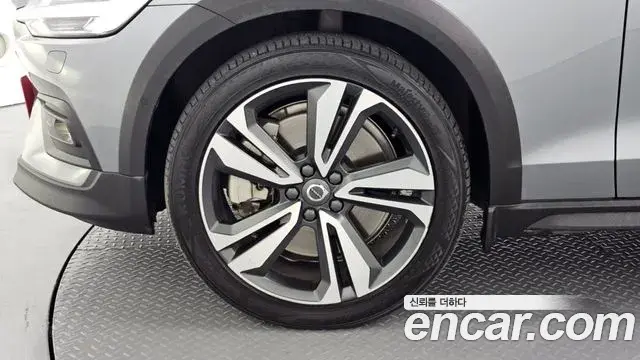 Volvo V60 Cross Country 2020 — Şəkil 28/31
