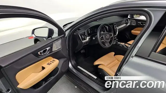 Volvo V60 Cross Country 2020 — Şəkil 12/31