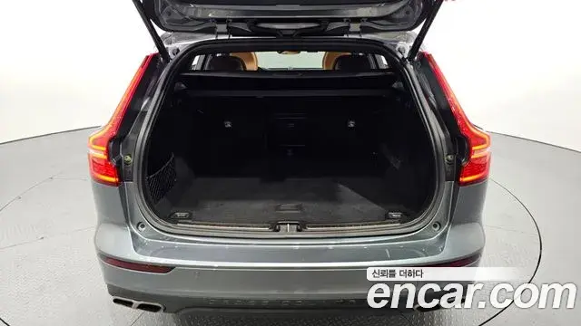 Volvo V60 Cross Country 2020 — Şəkil 13/31