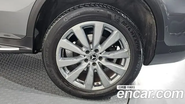 Mercedes-Benz GLC-Class 2018 — Şəkil 25/34
