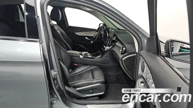 Mercedes-Benz GLC-Class 2018 — Şəkil 11/34