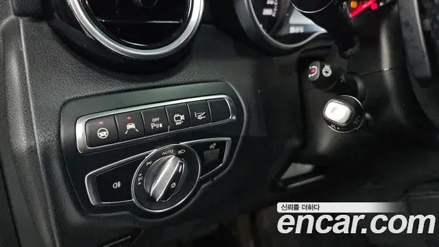 Mercedes-Benz GLC-Class 2018 — Şəkil 18/34